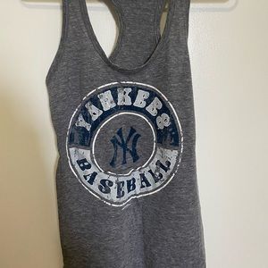 NY Yankee’s shirt size M